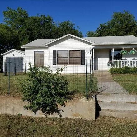 Buy this 3 bed house on 1556 South Main Street in Cleburne, TX 76033