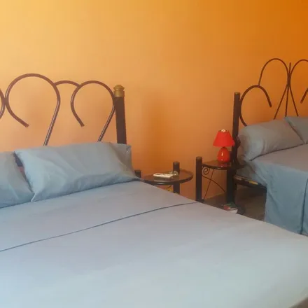 Rent this 2 bed apartment on Cayo Hueso
