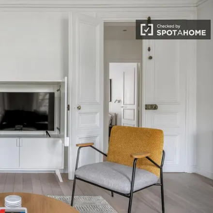 Image 2 - 12 Rue Bochart de Saron, 75009 Paris, France - Apartment for rent