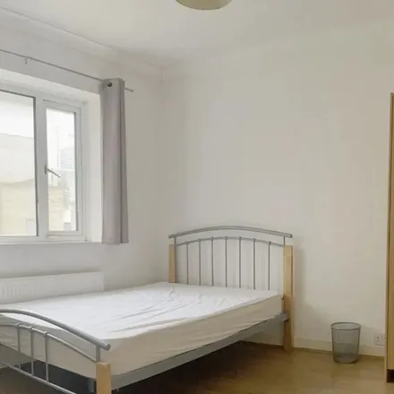 Rent this 5 bed apartment on 104 East Ferry Road in Cubitt Town, London