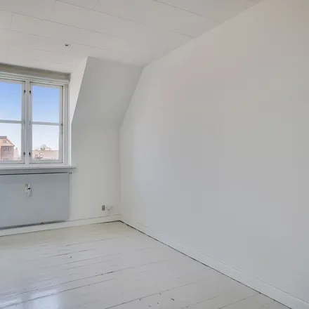 Rent this 5 bed apartment on Bramstræde 7B in 3000 Helsingør, Denmark