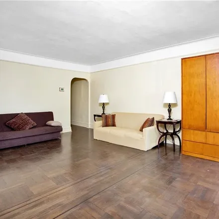 Image 6 - 1800 East 52nd Street, New York, NY 11234, USA - House for sale