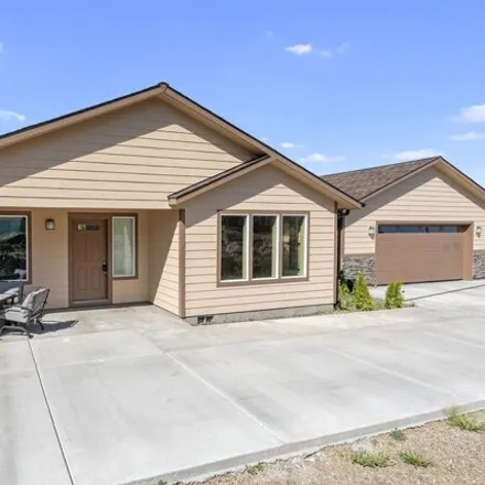Buy this 4 bed house on 186 Ridge Drive in La Grande, OR 97850