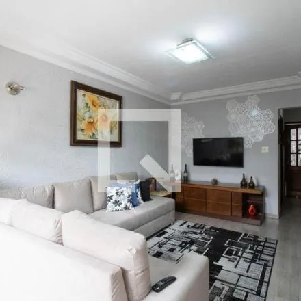 Buy this 3 bed house on Avenida Guarulhos 2821 in Ponte Grande, Guarulhos - SP