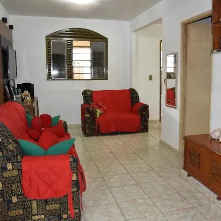 Buy this 3 bed house on Avenida Olímpica in Santa Rosa, Uberlândia - MG