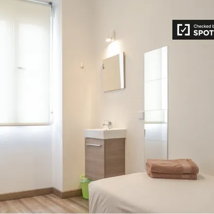 Rent this 1 bed apartment on Madrid in Calle de Fernández de los Ríos, 87