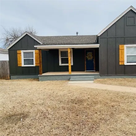 Buy this 2 bed house on 1043 South 9th Street in Kingfisher, OK 73750