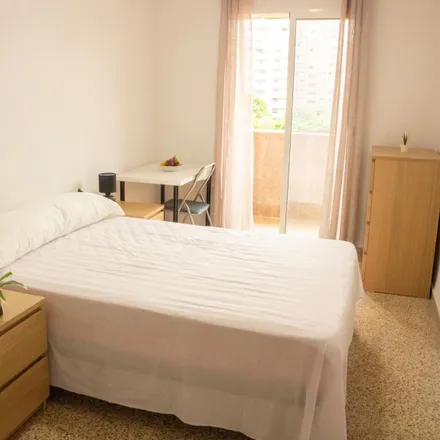 Rent this 4 bed room on Talleres Miguel Heras in Carrer d'Higinio Noja (Professor), 46023 Valencia