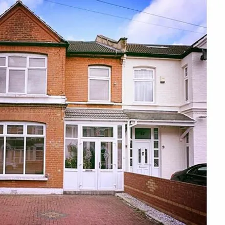 Buy this 4 bed townhouse on Kinfauns Road in Goodmayes, London
