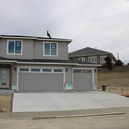 Buy this 4 bed house on West Ivy Court in Sunnyside, WA 98944