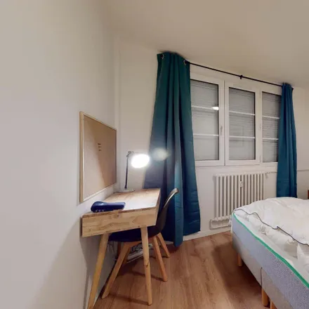 Rent this 4 bed room on Résidence les Bouleaux in Avenue du Président Hoover, 59000 Lille