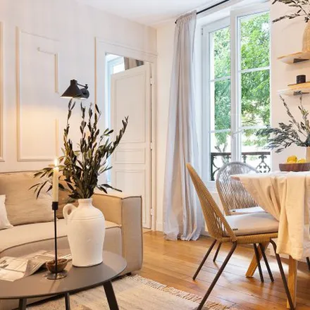 Image 5 - 25 Rue Lambert, 75018 Paris, France - Apartment for rent