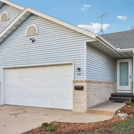 Buy this 3 bed house on 795 Forest Glen Circle in Village of Prairie du Sac, Sauk County