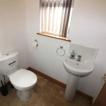 Rent this 6 bed apartment on 1 Lois Avenue in Nottingham, NG7 2EY