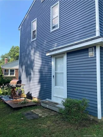 Image 2 - 16 Vought Place, Stratford, CT 06614, USA - Duplex for sale