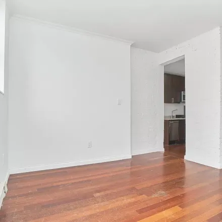 Image 3 - 12 Avenue B, New York, NY 10009, USA - Apartment for rent
