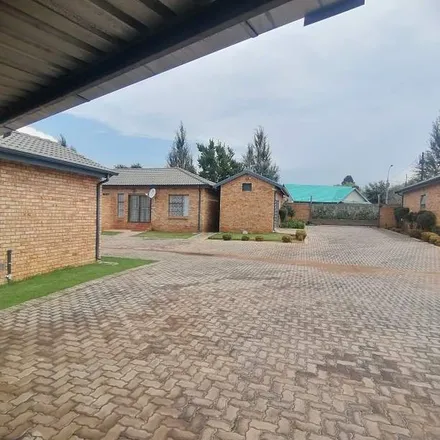 Rent this 2 bed townhouse on Miles Stoker Road in Johannesburg Ward 127, Roodepoort