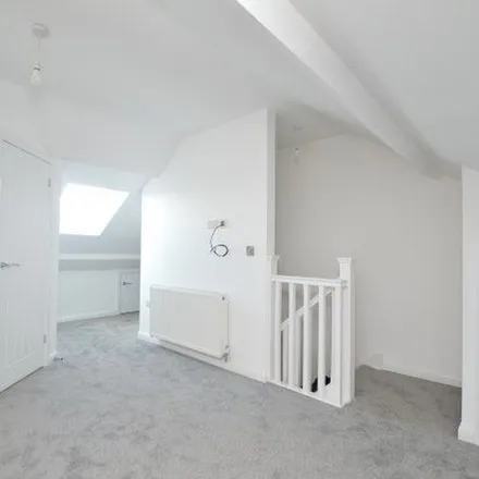 Rent this 3 bed townhouse on Mona Road in Sheffield, S10 1NF