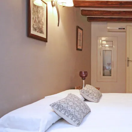 Rent this 1 bed apartment on Parking Coliseum in Gran Via de les Corts Catalanes, 620