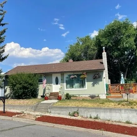 Buy this 3 bed house on 1627 Worden Avenue in Klamath Falls, OR 97601