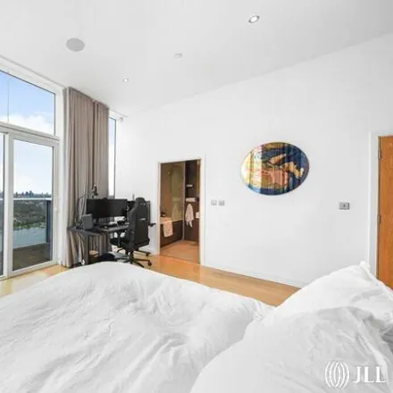 Image 5 - Residence Tower, Goodchild Road, London, N4 2BY, United Kingdom - House for sale