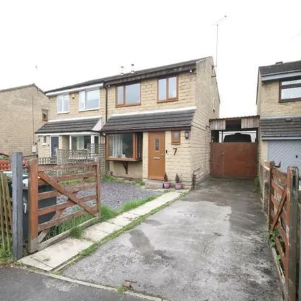 Buy this 3 bed duplex on Teasel Close in Oakenshaw, BD12 7DH