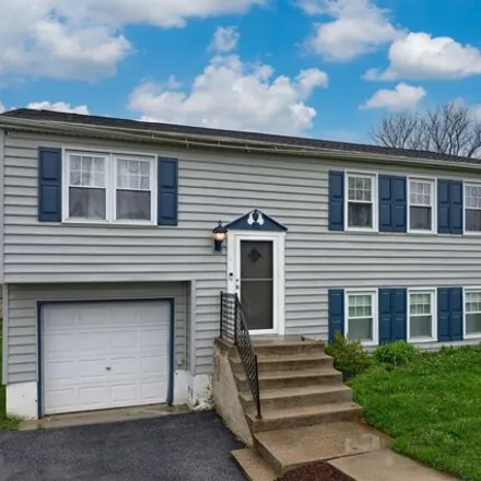 Buy this 4 bed house on 312 Edgewood Road in East York, Springettsbury Township