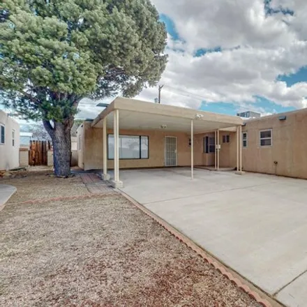 Image 2 - 1746 Hoffman Drive Northeast, Albuquerque, NM 87110, USA - House for sale