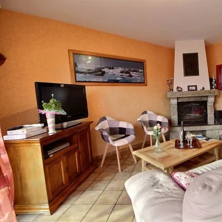 Rent this 5 bed house on Quai Robert Richet in 22410 Saint-Quay-Portrieux, France