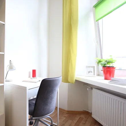 Rent this 6 bed room on Aleja 1 Maja 50 in 90-746 Łódź, Poland