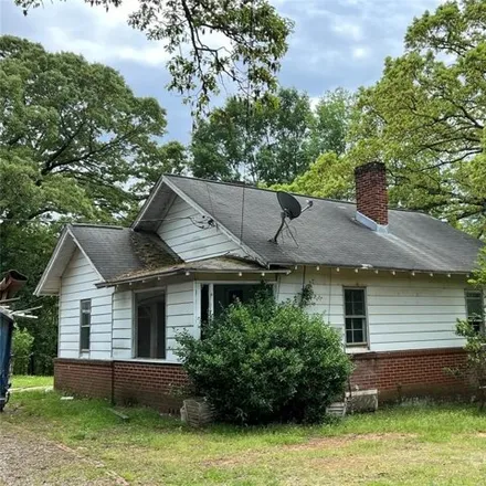 Buy this 3 bed house on 2041 23rd Street Drive Southeast in Hickory, NC 28602