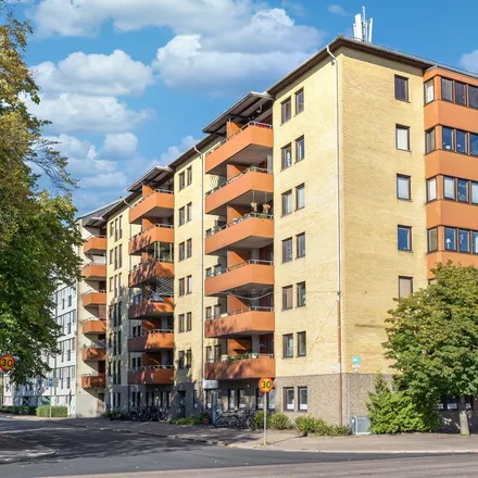 Rent this 3 bed apartment on Pihlgrensgatan 2 in 652 25 Karlstad, Sweden