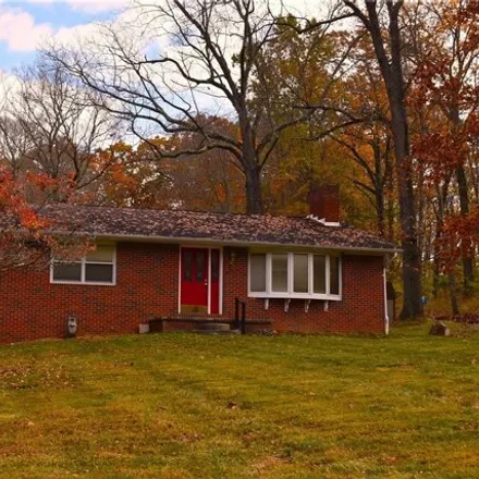 Buy this 3 bed house on 1952 Maple Drive in Muskingum County, OH 43701