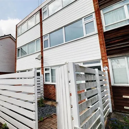 Rent this 3 bed townhouse on Darrell Close in Chelmsford, CM1 4DU