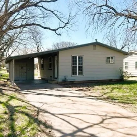 Buy this 2 bed house on 814 East 8th Street in Wellington, KS 67152