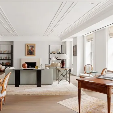 Image 3 - 40 East 72nd Street, New York, NY 10021, USA - Condo for sale