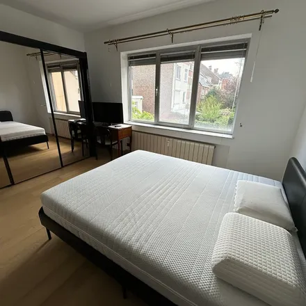 Rent this 2 bed apartment on Avenue Wolvendael - Wolvendaellaan 21 in 1180 Uccle - Ukkel, Belgium