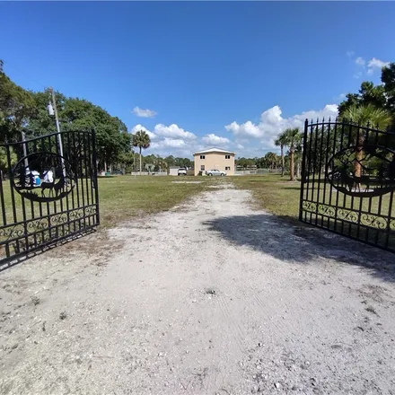 Buy this 6 bed house on 610 East Paso Fino Circle in Hendry County, FL 33440