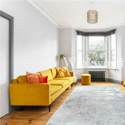 Buy this 3 bed townhouse on Harringay Road in London, N15 3HX