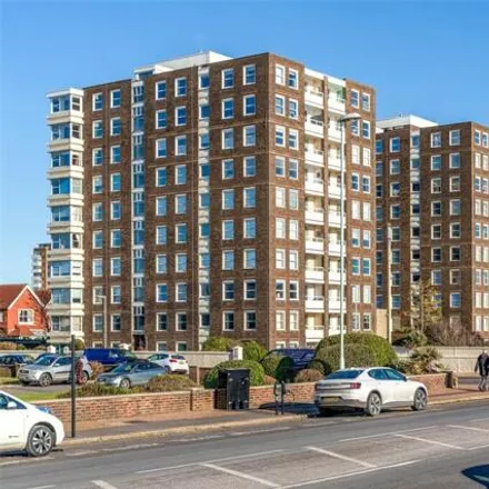 Image 6 - Vista Mare, West Parade, Worthing, BN11 5EE, United Kingdom - Apartment for sale