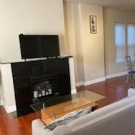 Image 2 - 2925 West Lyndale Street, Chicago, IL 60647, USA - Condo for sale