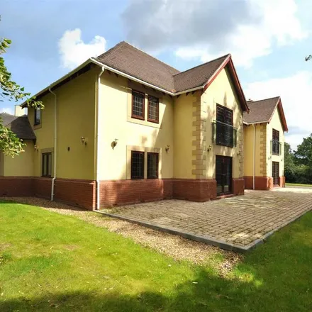 Image 2 - Tinacre Hill, Tettenhall Wood, WV6 8DB, United Kingdom - House for rent
