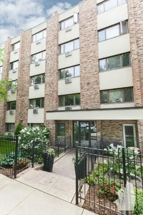 Rent this studio apartment on 625 West Wrightwood Avenue