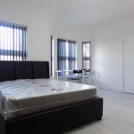 Image 2 - Old Bedford Road, Luton, LU2 7HH, United Kingdom - Apartment for rent