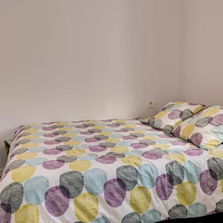 Rent this 5 bed apartment on Calle de Franco y López in 59, 50005 Zaragoza
