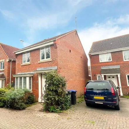 Rent this 3 bed house on Hollyacres in Worthing, BN13 3TD