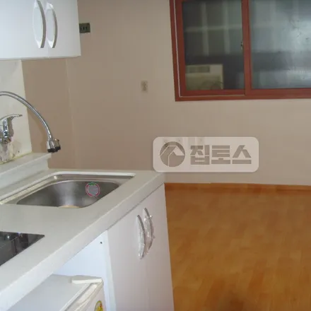 Rent this studio apartment on 서울특별시 관악구 신림동 98-48