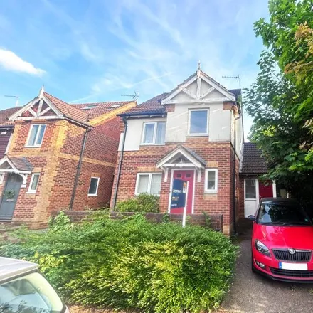 Rent this 3 bed house on Hidcote Close in Woking, GU22 8AY
