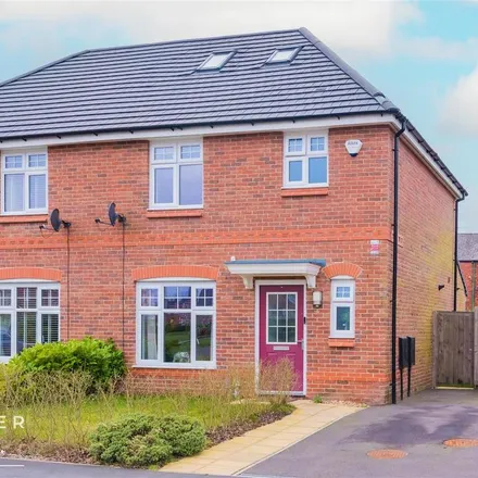 Rent this 3 bed duplex on Spinningfield Close in Hag Fold, M46 0TX