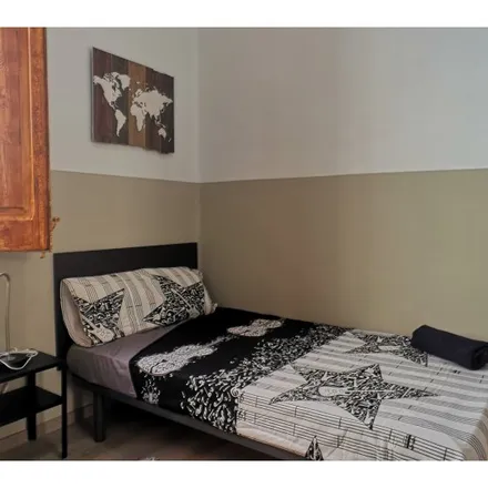 Rent this 3 bed room on Doña Rosa in Plaça dels Àngels, 27